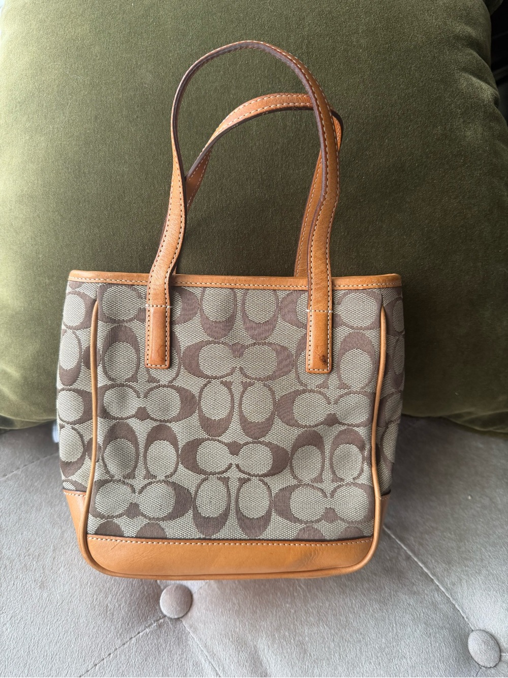 🦋Coach Tote If You Buy This Bag"🦋 You Get To Pick One Of The 2 Items Free🦋 - Picture 2 of 11